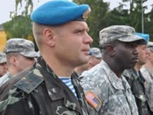 Американец прострелен насквозь Американец прострелен насквозь