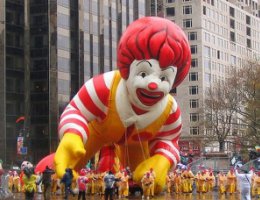 В шею Рональда, в шею Макдональда