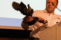  Коломойский получил «Голубя мира»