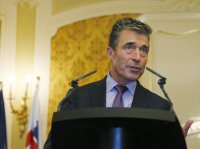 Расмуссен на прощание громко хлопает дверью