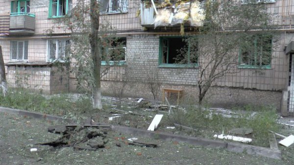 Руины, слезы матерей, кровь на детских игрушках... Наблюдатели ОБСЕ в Луганске (фото/видео 18+)