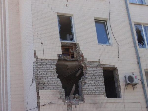 Руины, слезы матерей, кровь на детских игрушках... Наблюдатели ОБСЕ в Луганске (фото/видео 18+)