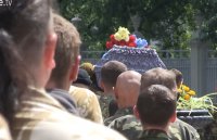 Гроб с телом бойца "Айдара" принесли к Верховной Раде