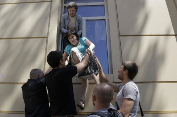 Донбасс не станет на колени перед карателями!! ФОТОГАЛЕРЕЯ!