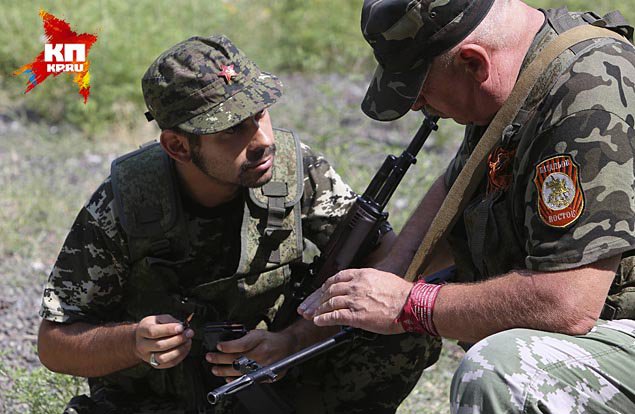 Он хату покинул, пошел воевать, чтоб землю в Донецке фашистам не дать... Он хату покинул, пошел воевать, чтоб землю в Донецке фашистам не дать...