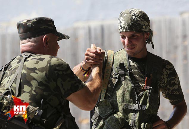 Он хату покинул, пошел воевать, чтоб землю в Донецке фашистам не дать... Он хату покинул, пошел воевать, чтоб землю в Донецке фашистам не дать...