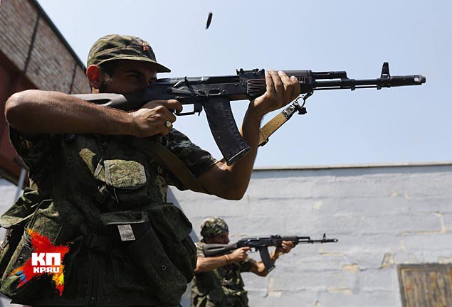 Он хату покинул, пошел воевать, чтоб землю в Донецке фашистам не дать... Он хату покинул, пошел воевать, чтоб землю в Донецке фашистам не дать...