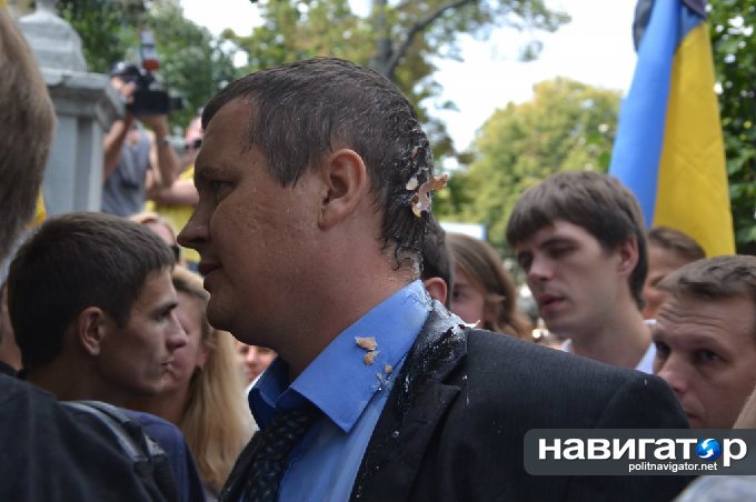 Толпа под Верховной Радой гоняет депутатов и требует «виселиц для москалей» (ФОТО, ВИДЕО) Толпа под Верховной Радой гоняет депутатов и требует «виселиц для москалей» (ФОТО, ВИДЕО)