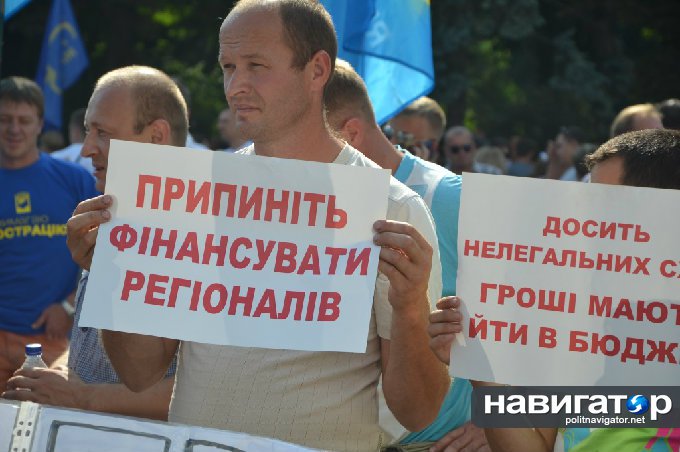 Толпа под Верховной Радой гоняет депутатов и требует «виселиц для москалей» (ФОТО, ВИДЕО) Толпа под Верховной Радой гоняет депутатов и требует «виселиц для москалей» (ФОТО, ВИДЕО)