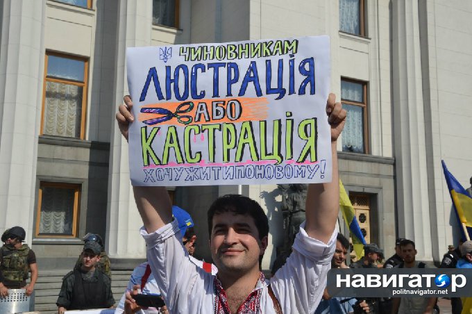 Толпа под Верховной Радой гоняет депутатов и требует «виселиц для москалей» (ФОТО, ВИДЕО) Толпа под Верховной Радой гоняет депутатов и требует «виселиц для москалей» (ФОТО, ВИДЕО)