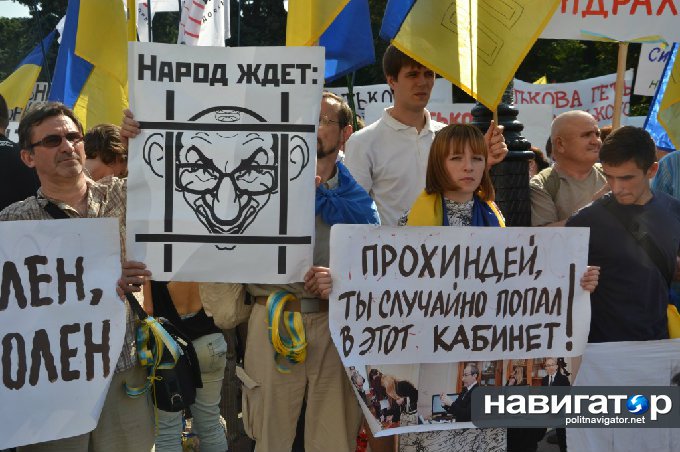 Толпа под Верховной Радой гоняет депутатов и требует «виселиц для москалей» (ФОТО, ВИДЕО) Толпа под Верховной Радой гоняет депутатов и требует «виселиц для москалей» (ФОТО, ВИДЕО)