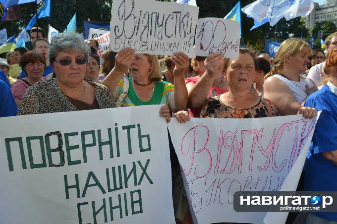 Толпа под Верховной Радой гоняет депутатов и требует «виселиц для москалей» (ФОТО, ВИДЕО) Толпа под Верховной Радой гоняет депутатов и требует «виселиц для москалей» (ФОТО, ВИДЕО)
