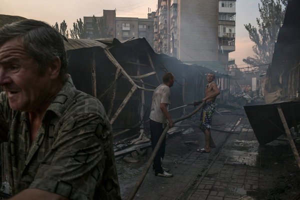 Подозрения преследуют российский конвой с гуманитарной помощью для Украины Подозрения преследуют российский конвой с гуманитарной помощью для Украины