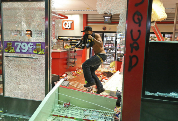 Беспорядки в США: Введен режим ЧС, армию пока еще не применяют! Беспорядки в США: Введен режим ЧС, армию пока еще не применяют!