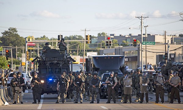 Беспорядки в США: Введен режим ЧС, армию пока еще не применяют! Беспорядки в США: Введен режим ЧС, армию пока еще не применяют!