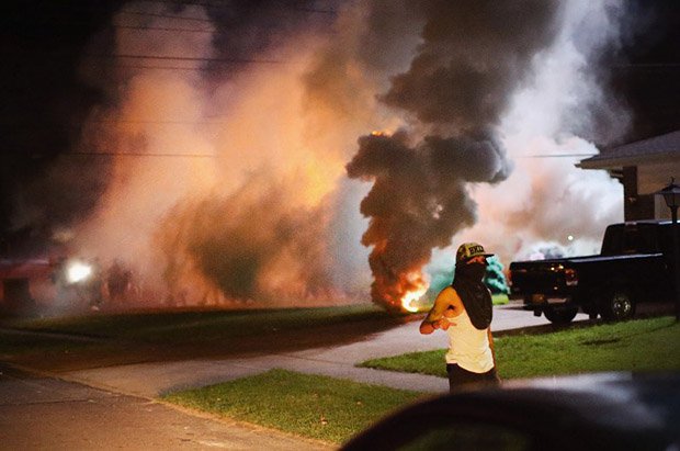 Беспорядки в США: Введен режим ЧС, армию пока еще не применяют! Беспорядки в США: Введен режим ЧС, армию пока еще не применяют!