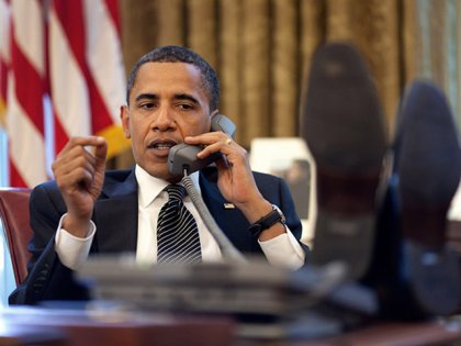 Обама оскорбил пол-мира ногами на столе Обама оскорбил пол-мира ногами на столе