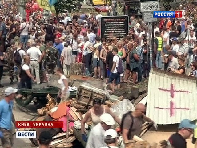 На Майдане погромщики избили украинских журналистов На Майдане погромщики избили украинских журналистов