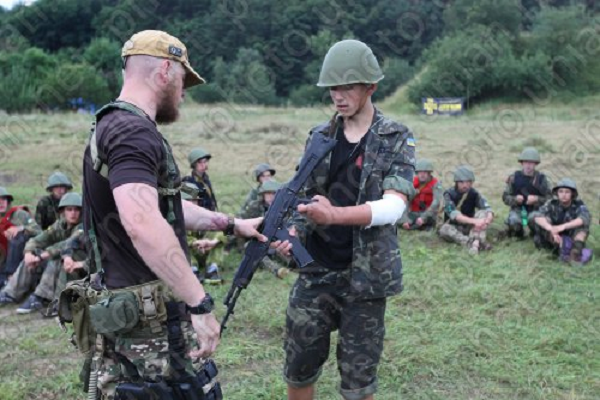 Гитлерюгенд, ремэйк через 70 лет. Фоторепортаж из Львовской области.