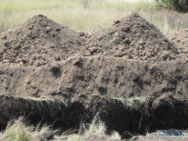 Украинские пограничники укрепляют границу рвом