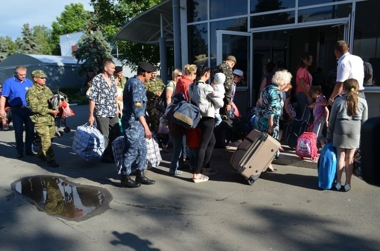 Украинских беженцев начали переправлять из Крыма в другие регионы РФ Украинских беженцев начали переправлять из Крыма в другие регионы РФ