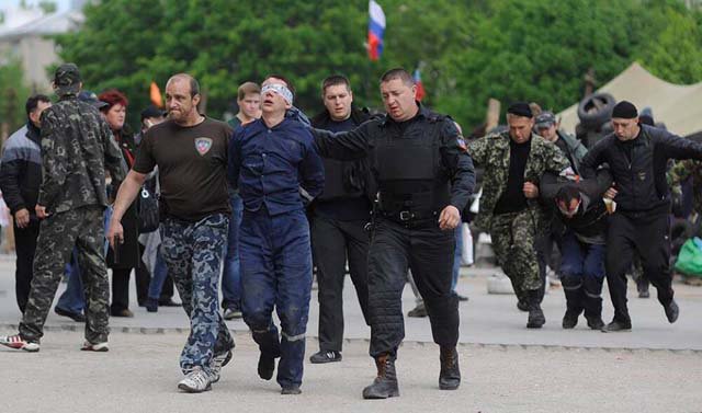 Парад пленных фашистов и подбитой техники: захваченные каратели пройдут по центру Донецка в День Независимости Украины Парад пленных фашистов и подбитой техники: захваченные каратели пройдут по центру Донецка в День Независимости Украины