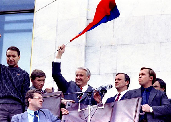 Настоящий путч устроил Ельцин, но события в Новороссии качнули маятник истории обратно Настоящий путч устроил Ельцин, но события в Новороссии качнули маятник истории обратно