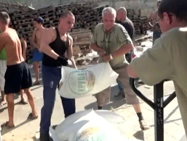 Луганск: гуманитарная помощь дойдет до каждого нуждающегося Луганск: гуманитарная помощь дойдет до каждого нуждающегося