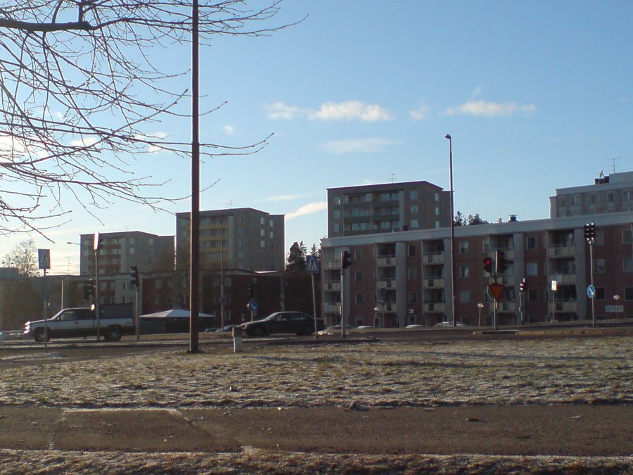 Сегодня в Стокгольме горят машины, строятся баррикады и в полицию летят камни Сегодня в Стокгольме горят машины, строятся баррикады и в полицию летят камни