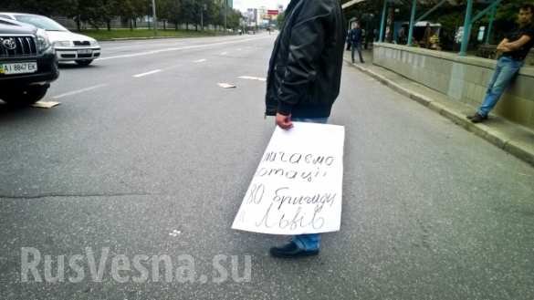 Пикет у резиденции Порошенко в Киеве уже идет, завтра обещают приехать нацгвардейцы из-под Иловайска с автоматами