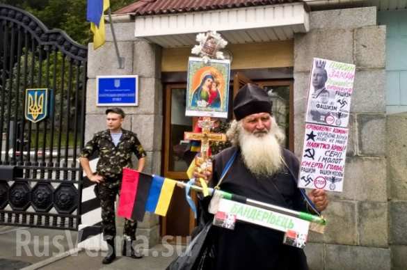 Пикет у резиденции Порошенко в Киеве уже идет, завтра обещают приехать нацгвардейцы из-под Иловайска с автоматами