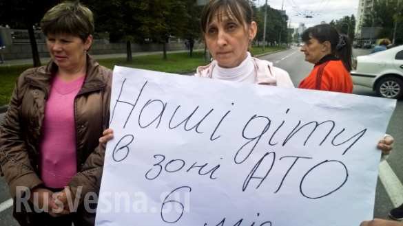 Пикет у резиденции Порошенко в Киеве уже идет, завтра обещают приехать нацгвардейцы из-под Иловайска с автоматами