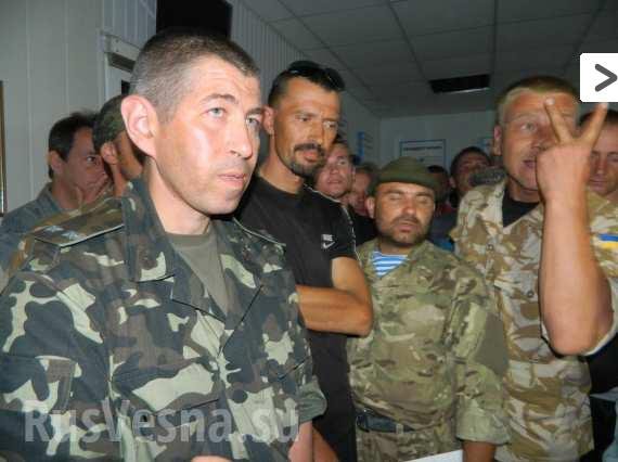 Трусы или герои? В Винницу вернулись 75 «защитников Новоазовска» Трусы или герои? В Винницу вернулись 75 «защитников Новоазовска»