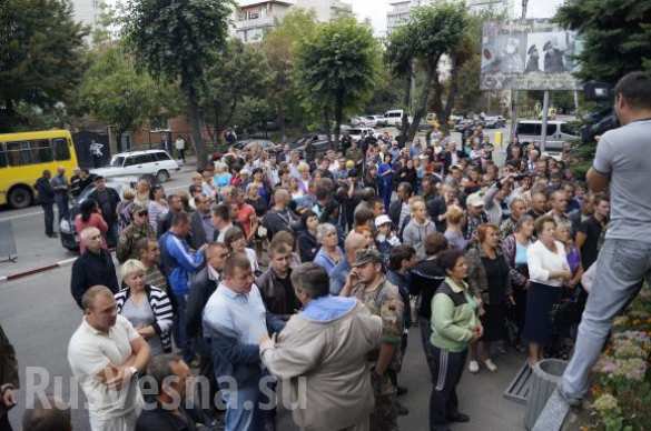 Трусы или герои? В Винницу вернулись 75 «защитников Новоазовска» Трусы или герои? В Винницу вернулись 75 «защитников Новоазовска»