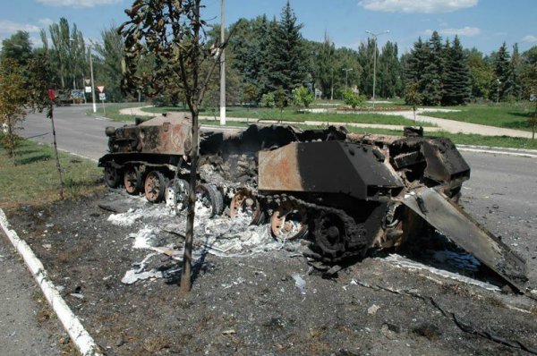 И теперь пацану всю остатнюю жизнь жить с этими двумя лицами."