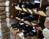 Администрация президента ввезла из Евросоюза более 1 млн бутылок вина