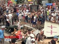 На Майдане погромщики избили украинских журналистов 