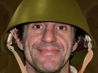 Советник Авакова Шкиряк привез батальону «Донбасс» один бронежилет и много фотографировался с чужим автоматом