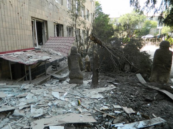 Краеведческий музей города Донецка. Восемь попаданий укро-снарядов.