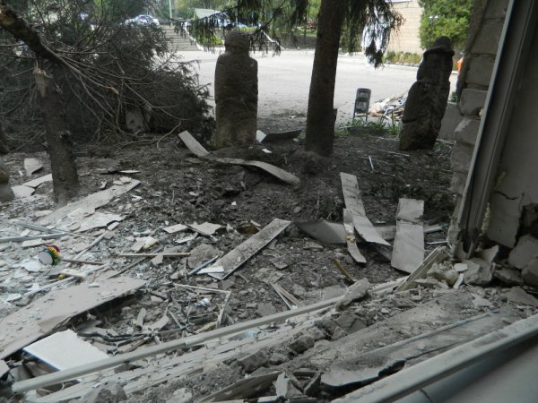 Краеведческий музей города Донецка. Восемь попаданий укро-снарядов.