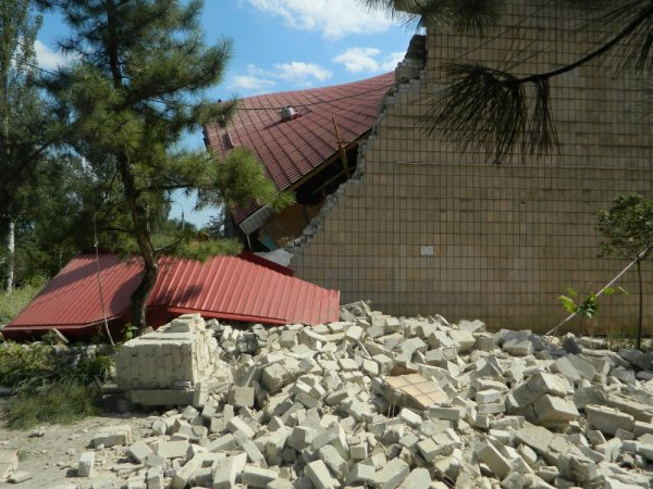 Краеведческий музей города Донецка. Восемь попаданий укро-снарядов.