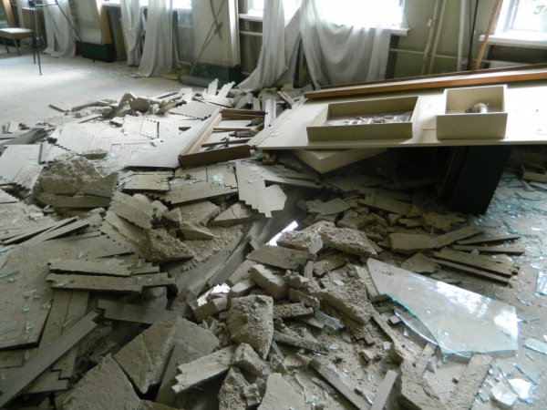 Краеведческий музей города Донецка. Восемь попаданий укро-снарядов.