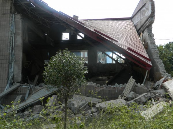 Краеведческий музей города Донецка. Восемь попаданий укро-снарядов.