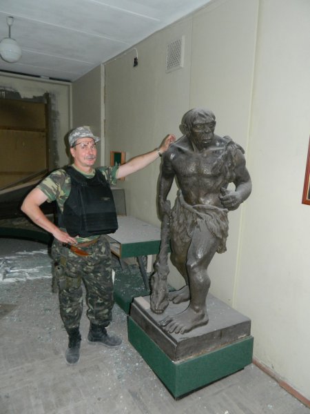 Краеведческий музей города Донецка. Восемь попаданий укро-снарядов.