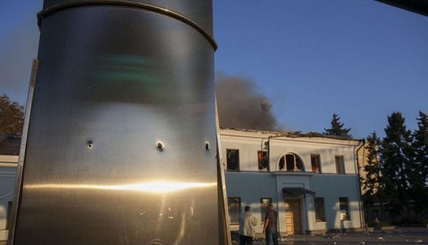 Артобстрел железнодорожного вокзала Донецка