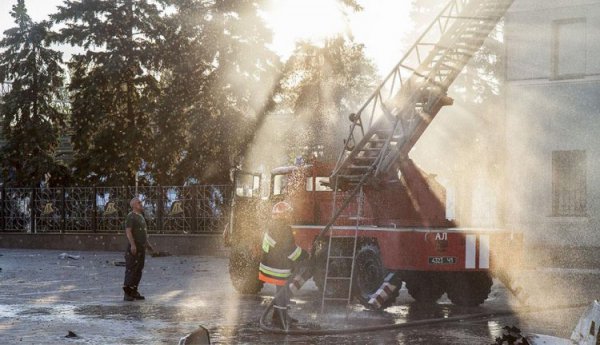 Артобстрел железнодорожного вокзала Донецка