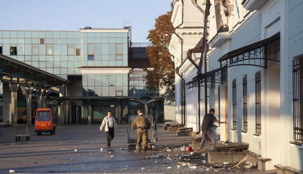 Артобстрел железнодорожного вокзала Донецка