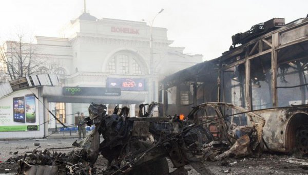 Артобстрел железнодорожного вокзала Донецка