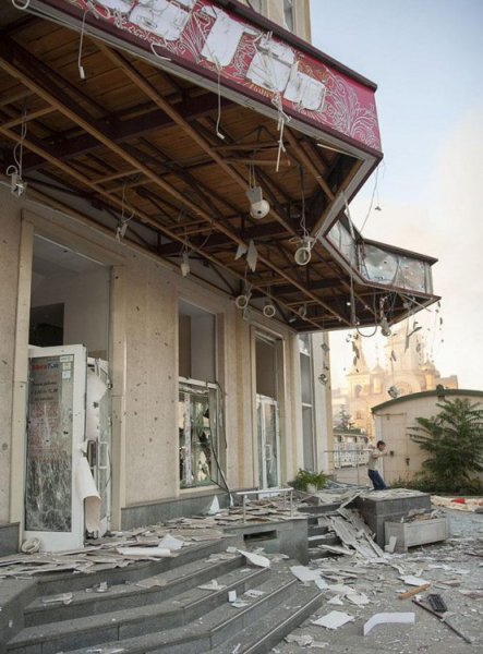 Артобстрел железнодорожного вокзала Донецка