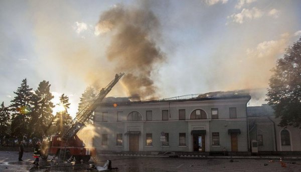 Артобстрел железнодорожного вокзала Донецка